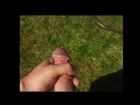 ❤️ Hottie sħun gets pussy roża tagħha fucked u cums bi squirt fi ġnien tas-sajf Porn Russu lilna