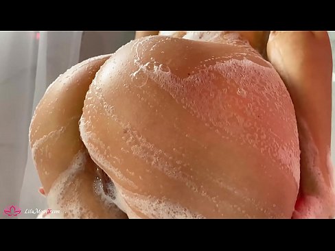 ❤️ Brunette Masturbates Pussy b'vibratur għal orga intens fid-doċċa Porn Russu lilna